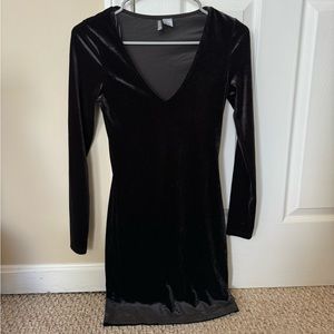 H&M Divided black velvet long sleeve body con dress